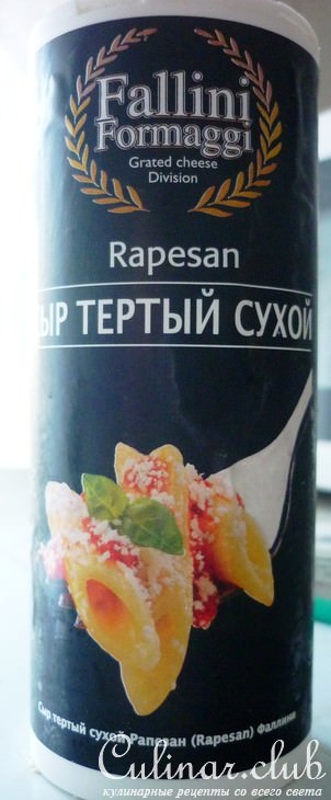 Паста с соусом из морского коктейля