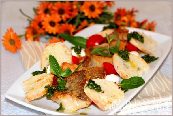 Хрустящий морской окунь с мятным соусом