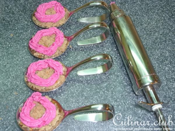 Порционная закуска с сельдью в стиле Amuse bouche