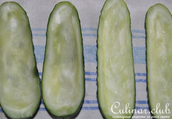 Закуска из огурцов ,фаршированных горбушей(лососем)