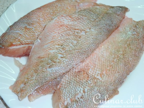 Хрустящий морской окунь с мятным соусом