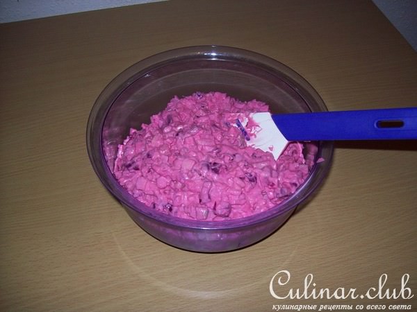 Салат из селёдки со свеклой.