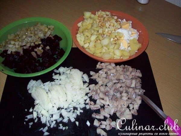 Салат из селёдки со свеклой.