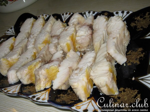 Осетрина с соусом из хрена.