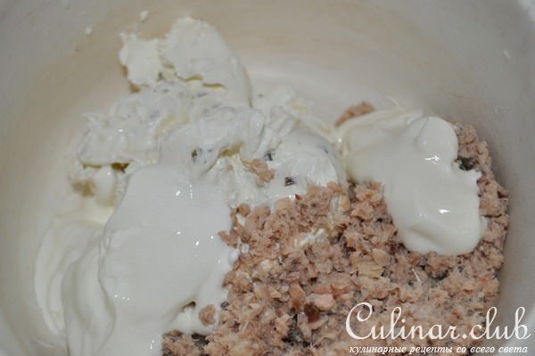 Закуска из огурцов ,фаршированных горбушей(лососем)