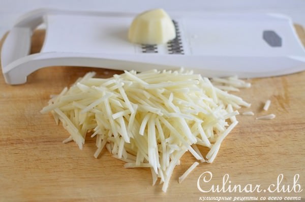 Картофельные корзиночки с селедкой и клюквой