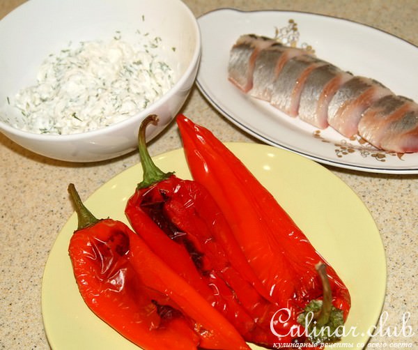 Закуска из творожного крема и сельди, с огурчиком и болгарским перцем