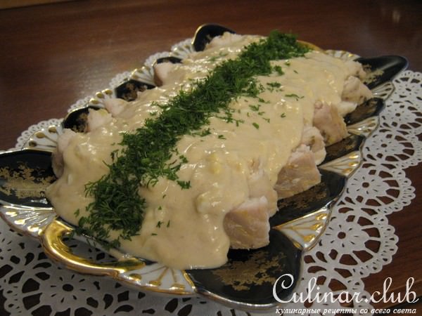 Осетрина с соусом из хрена.