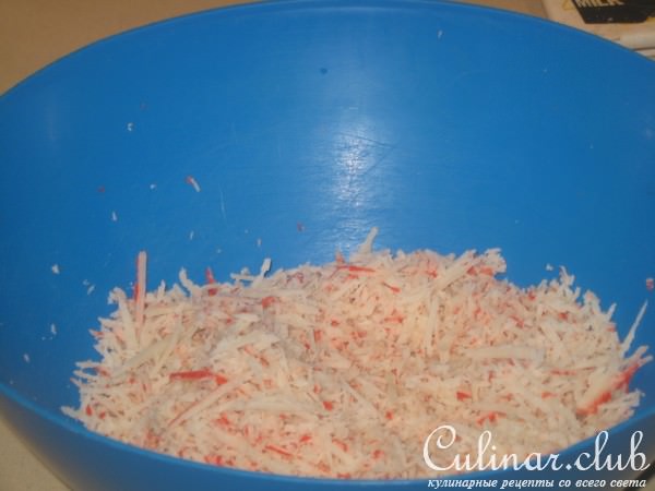 Шарики из крабовых палочек.