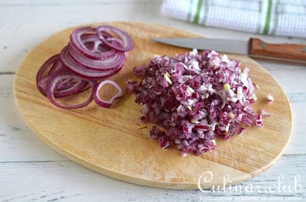 Картофельные корзиночки с селедкой и клюквой