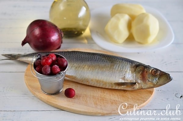 Картофельные корзиночки с селедкой и клюквой