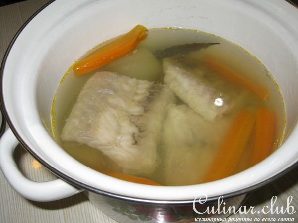 Осетрина с соусом из хрена.