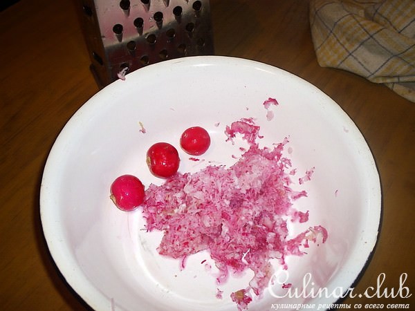 рулет из семги с творожным сыром и редисом