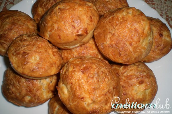 Закусочные кексы с сыром и крабовыми палочками