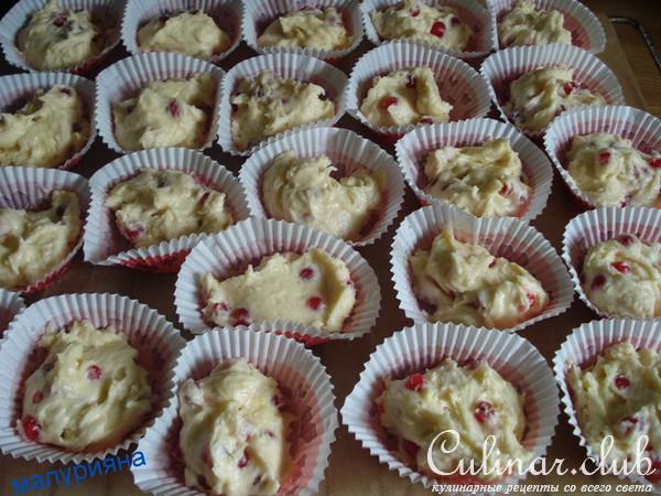 Мини-кексы с красной смородиной