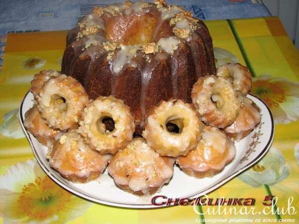 Тыквенный кекс с лимонной помадкой и грецким орехом