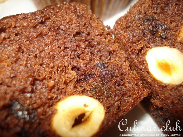 Шоколадные кексы с орехами и черносливом