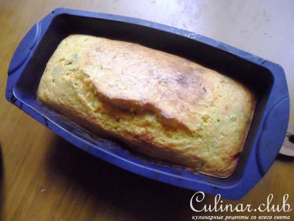 Тыквенный хлеб с зелёным луком и сыром