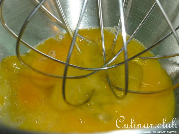 Маффины с камамбером и клюквой