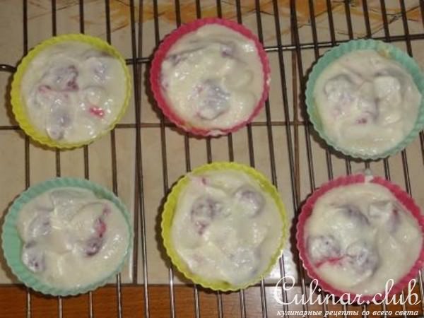 Маффины с малиновым кремом и шоколадом