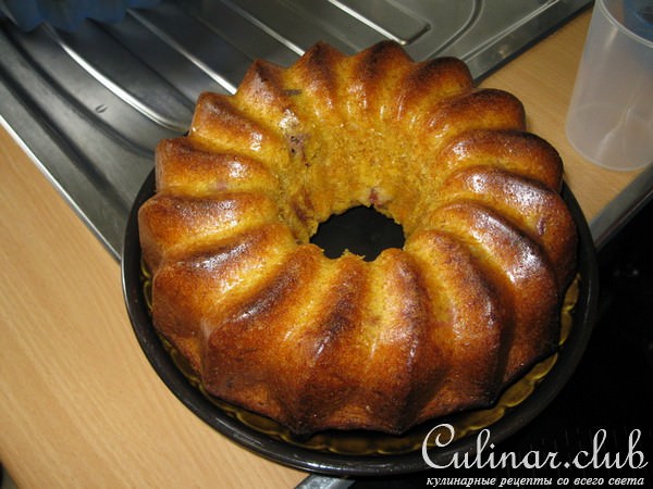Кекс морковный со сливой.