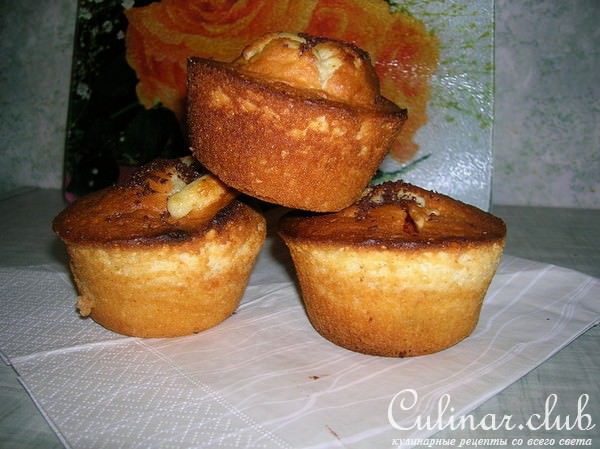 Маффины белошоколадные с черной смородиной