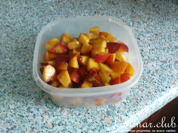 Кекс с персиками
