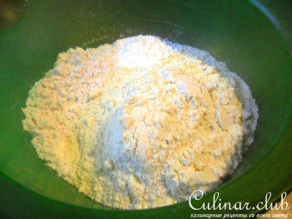Маффины с кукурузной мукой "Смородиновый микс"