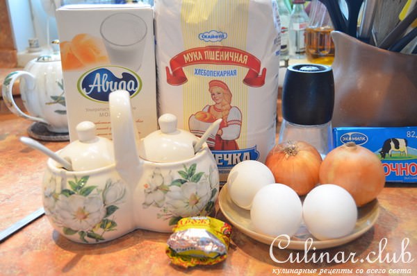Мини-бриоши с грудинкой и луком