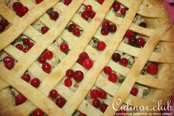 Пирог с клюквой и курицей