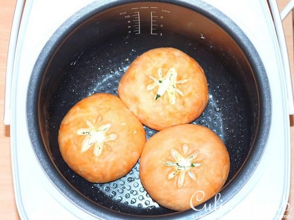 Булочки с чесноком и сыром и пирожки "Динозаврики"