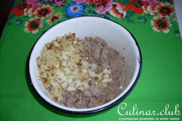 Пирог с мясом и яблоками