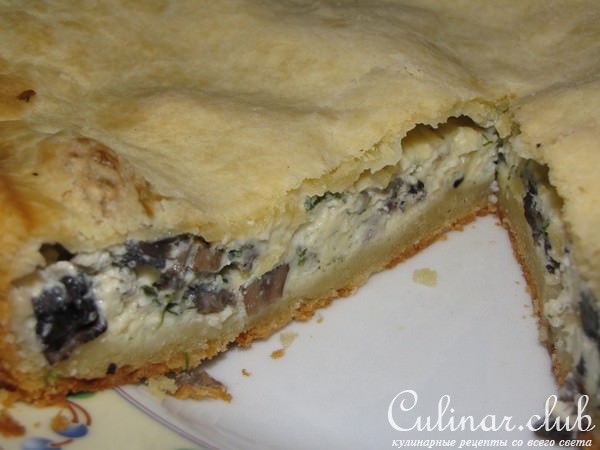 Пирог с сыром и грибами.
