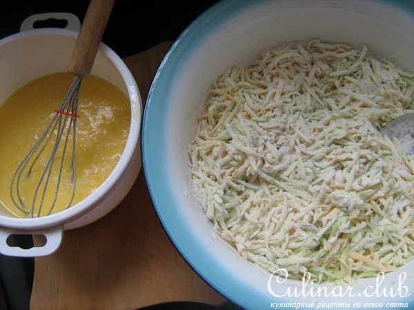 Не обыкновенно вкусный сырно-кабачковый пирог.