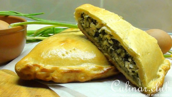 Пирог из теста на сметане с луком и яйцом. Пресный пирог.