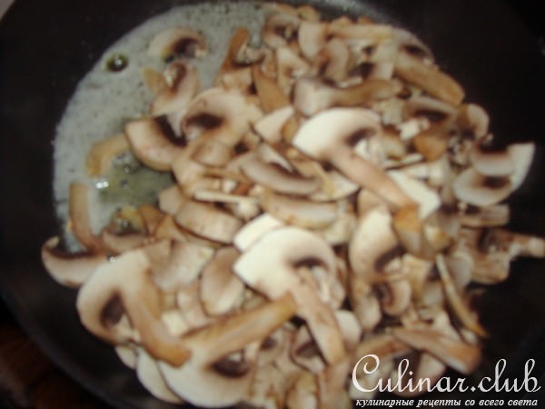 Киш с луком пореем и грибами