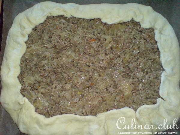Пирог с мясом и квашеной капустой