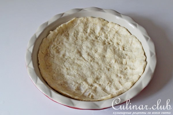Открытый пирог с чечевицей и овощами.