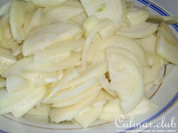 Пирог с луком и кабачком