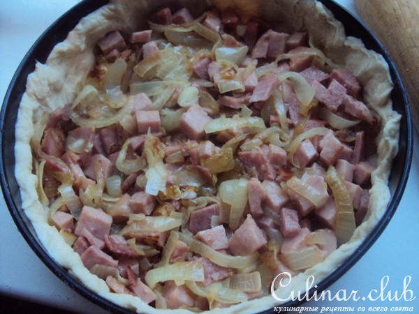 Эльзасский пирог с луком и ветчиной