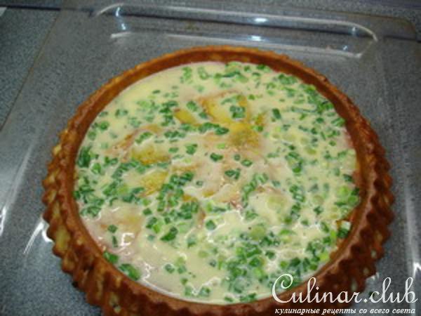 Пирог заливной картофельный с зеленым луком и омлетом.