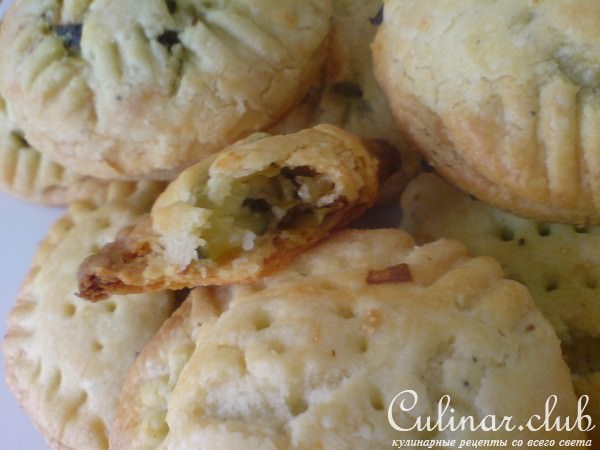 Сырные пирожки с цуккини,зелёным лучком и...сыром!