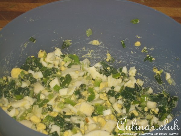 Слоеные пирожки с яйцом и зеленым луком (дуэль)