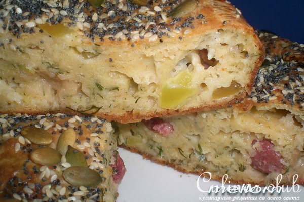 Сырный кекс с колбасками
