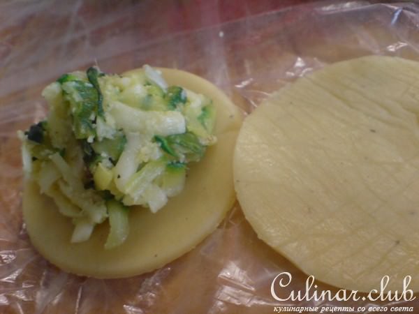 Сырные пирожки с цуккини,зелёным лучком и...сыром!
