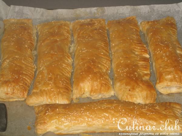 Слоеные пирожки с яйцом и зеленым луком (дуэль)