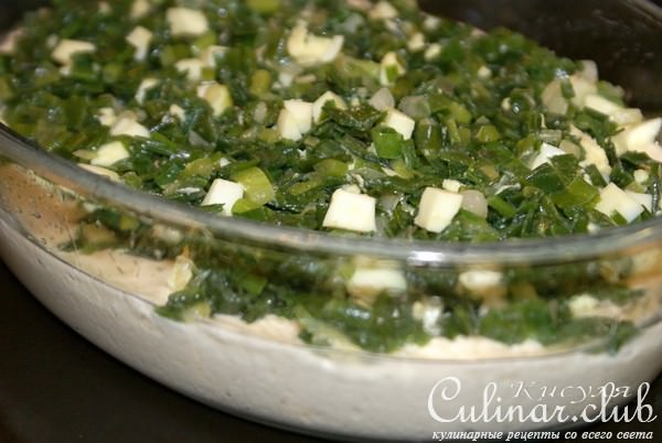 Быстрый (заливной) пирог с зелёным луком и яйцом