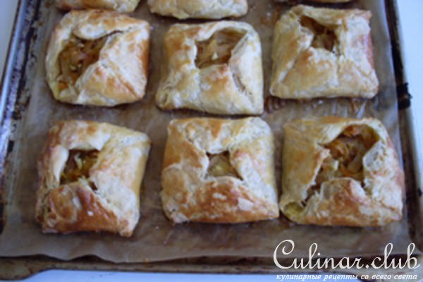 Слоёные пирожки с капустой
