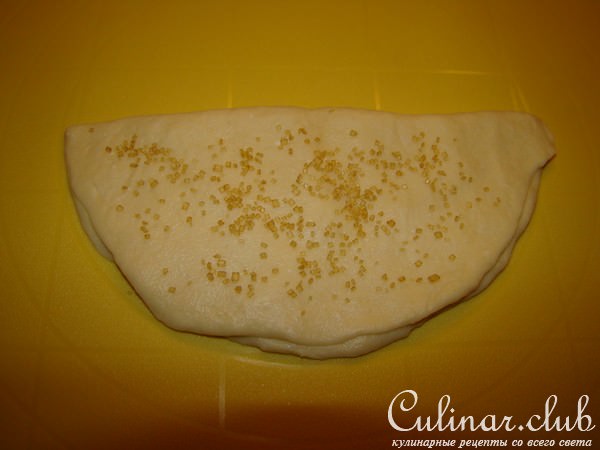 Творожные слойки с ломтиками ананаса