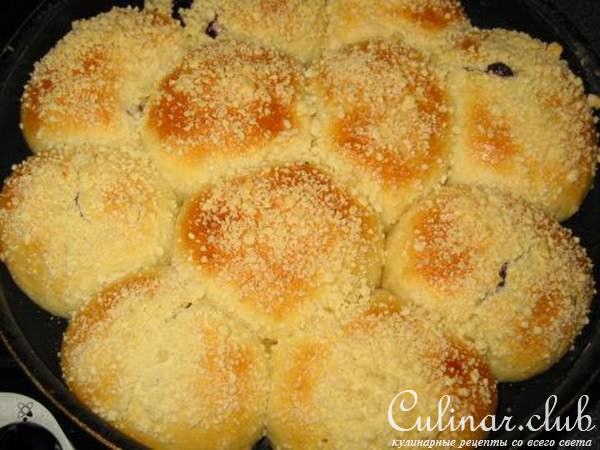 Булочки с наполнителем и посыпкой